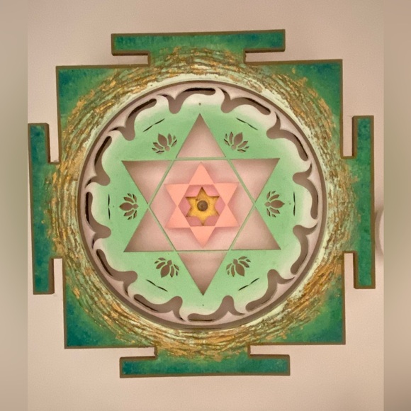 🌸 MOVING SALE 🌸 Geometric Mandala Wooden Wall Art in Green and Pink, Yoga studio - Picture 4 of 5